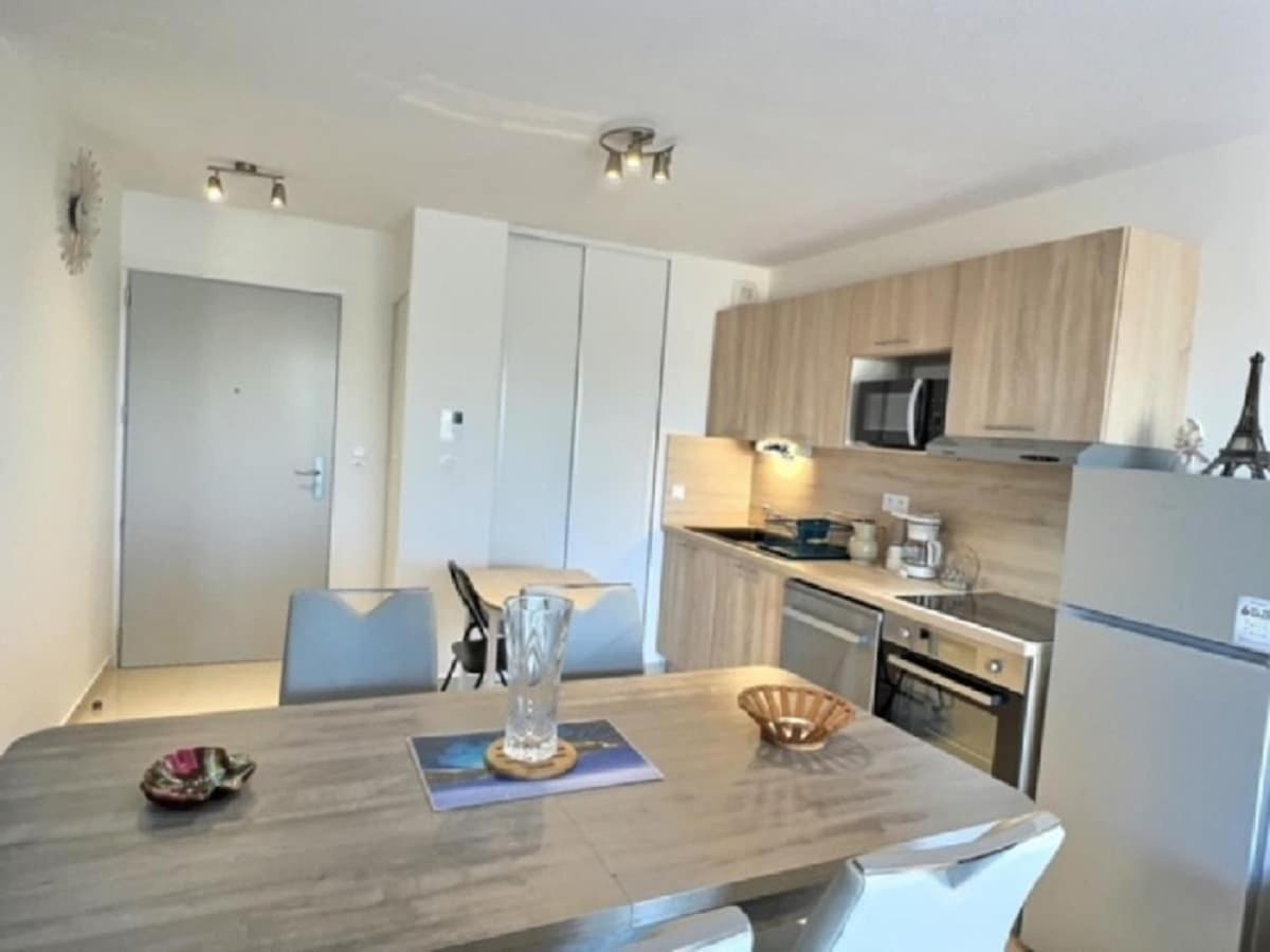 A 150M De La Plage - Coquet Appartement Pour 4 Personnes Vias Exterior foto